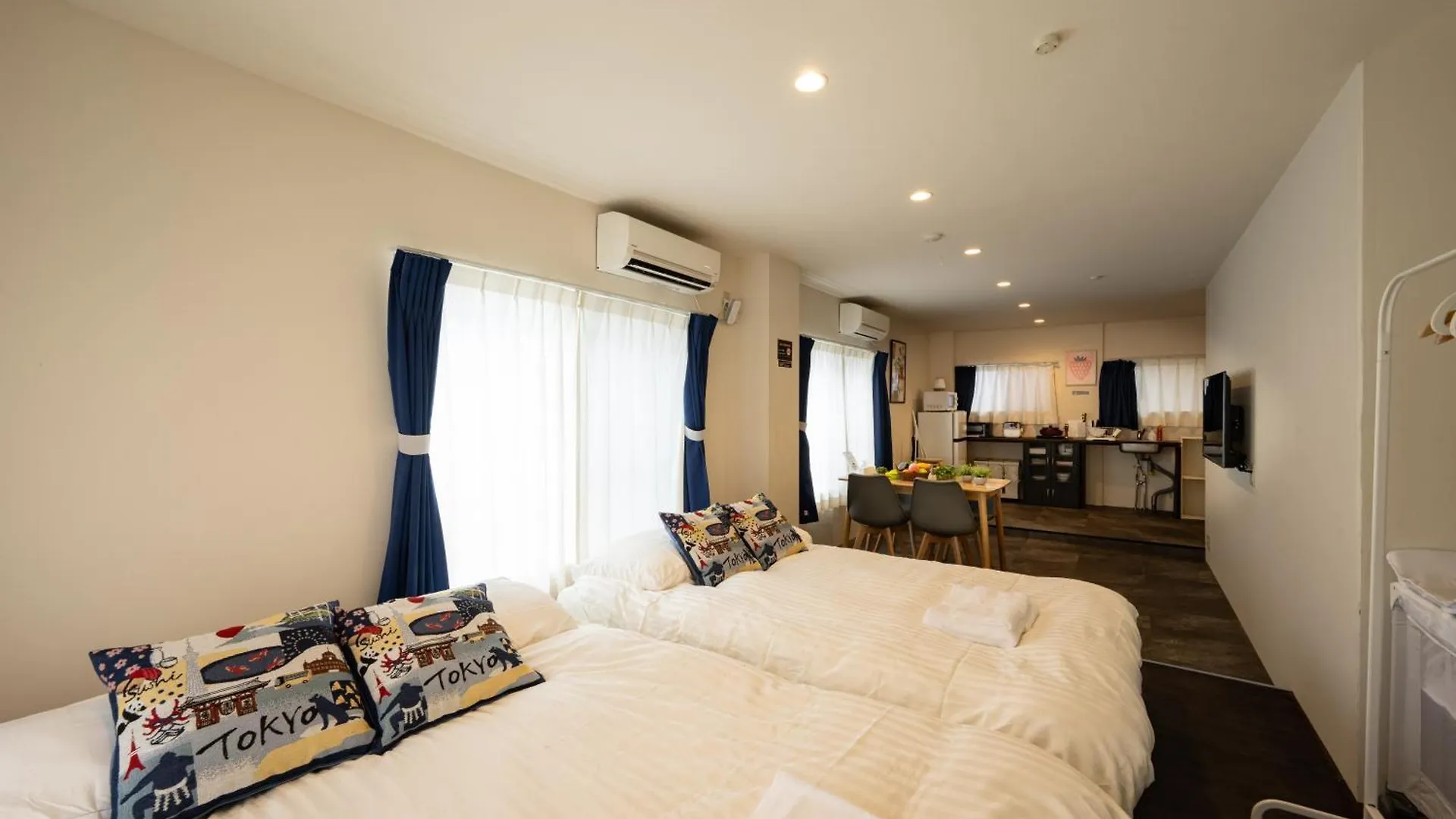 Thunder Hotel -雷門サンダーホテル- 浅草駅から徒歩5分 ベビー用品付き ファミリーも歓迎 大人8名もok!! Tokyo Japan