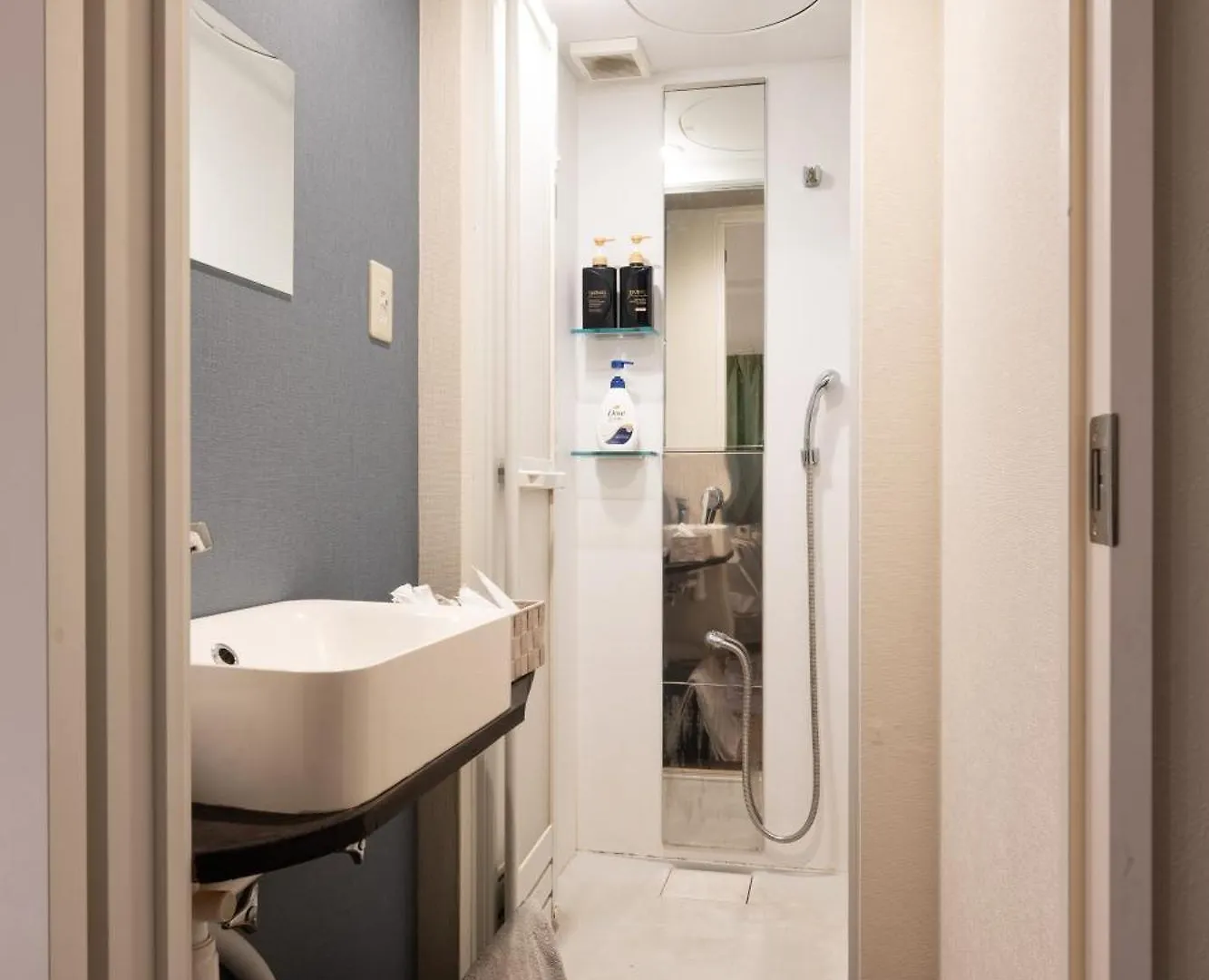 Apartment Thunder Hotel -雷門サンダーホテル- 浅草駅から徒歩5分 ベビー用品付き ファミリーも歓迎 大人8名もok!! Tokyo