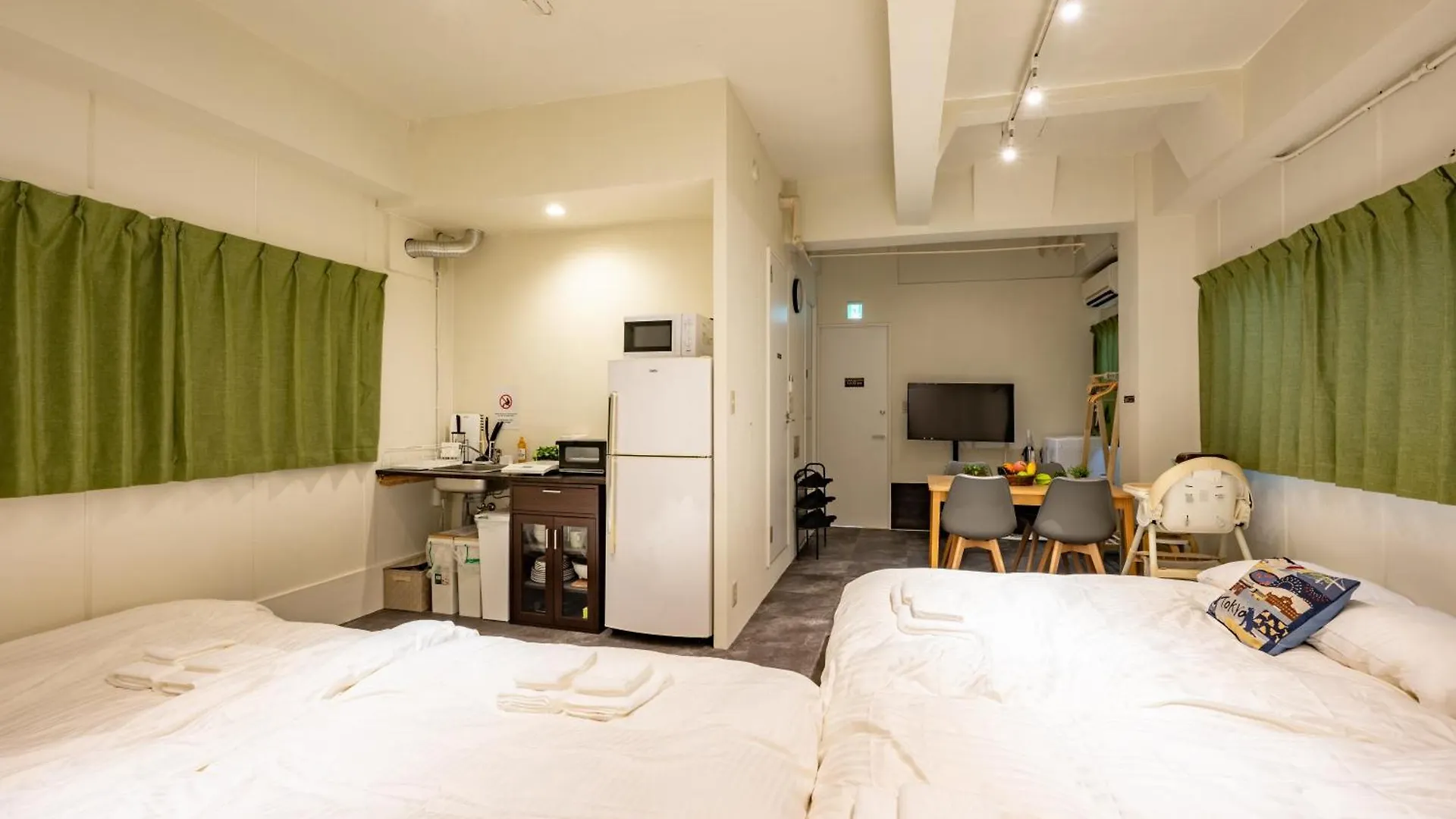 Apartment Thunder Hotel -雷門サンダーホテル- 浅草駅から徒歩5分 ベビー用品付き ファミリーも歓迎 大人8名もok!! Tokyo Japan
